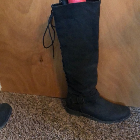 Boots - Picture 3 of 4